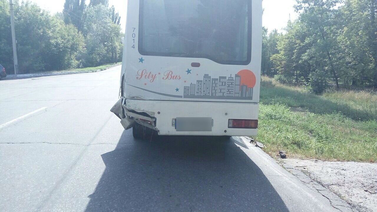 В Кременчуге на Молодежном столкнулись две маршрутки: есть пострадавшие В Кременчуге на Молодежном столкнулись две маршрутки: есть пострадавшие