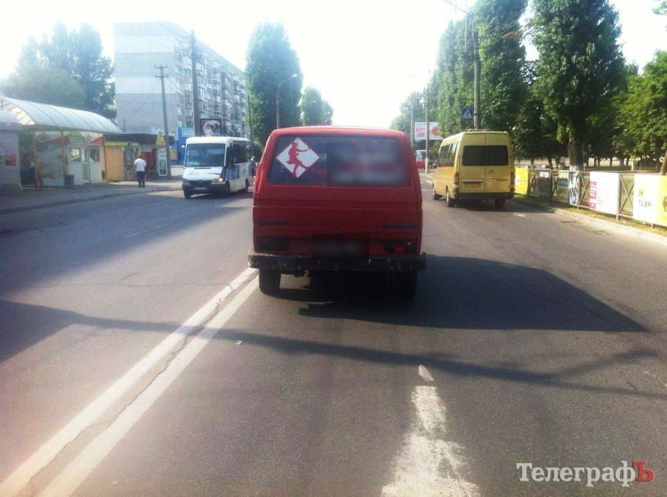 В Кременчуге на Керченской ВАЗ «догнал» бусик В Кременчуге на Керченской ВАЗ «догнал» бусик