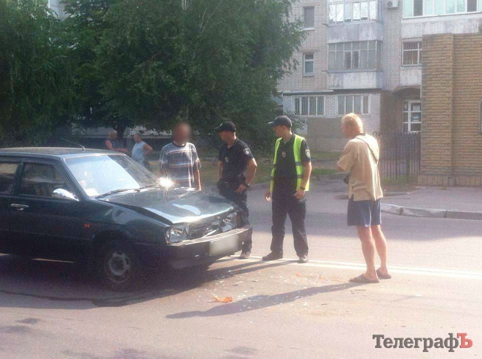 В Кременчуге на Керченской ВАЗ «догнал» бусик В Кременчуге на Керченской ВАЗ «догнал» бусик