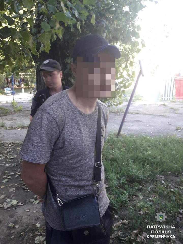 Патрульные задержали кременчужанина с полной сумкой наркотиков Патрульные задержали кременчужанина с полной сумкой наркотиков