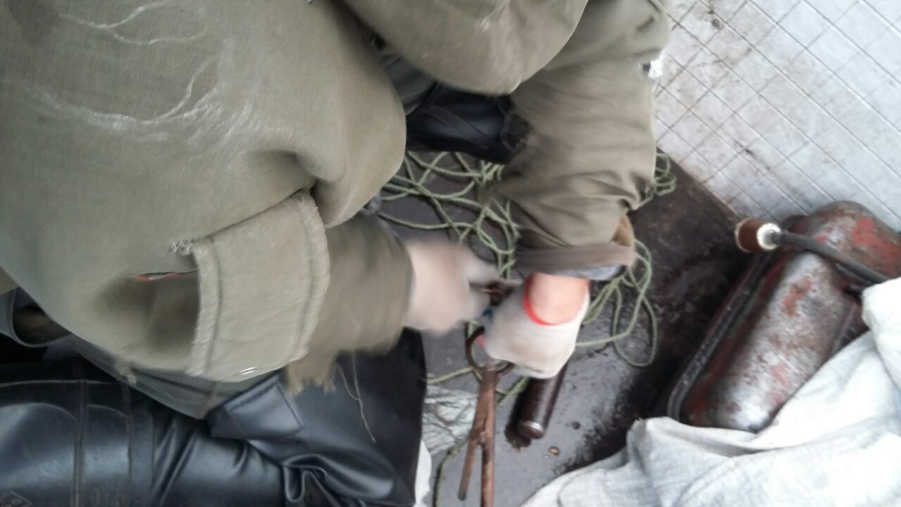 Браконьеры пытались скрыться на лодке от полиции и толкали патрульного Браконьеры пытались скрыться на лодке от полиции и толкали патрульного