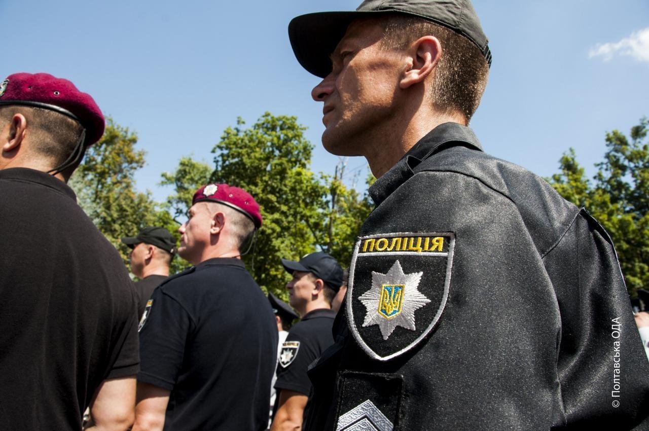 У Полтаві поліцейських привітали з професійним святом та влаштували тематичну виставку У Полтаві поліцейських привітали з професійним святом та влаштували тематичну виставку