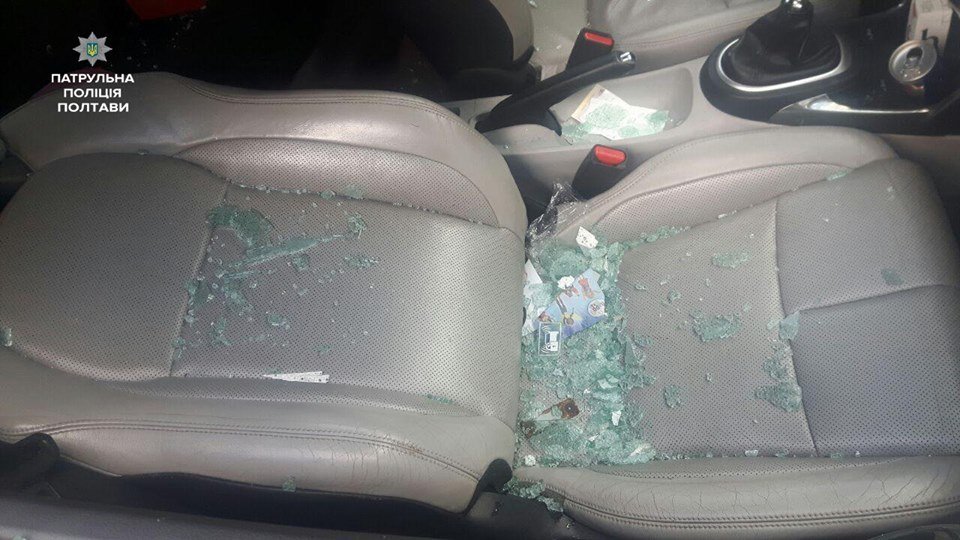 Перехожий полтавець врятував дитину з зачиненої машини – мамі не сподобалося Перехожий полтавець врятував дитину з зачиненої машини – мамі не сподобалося