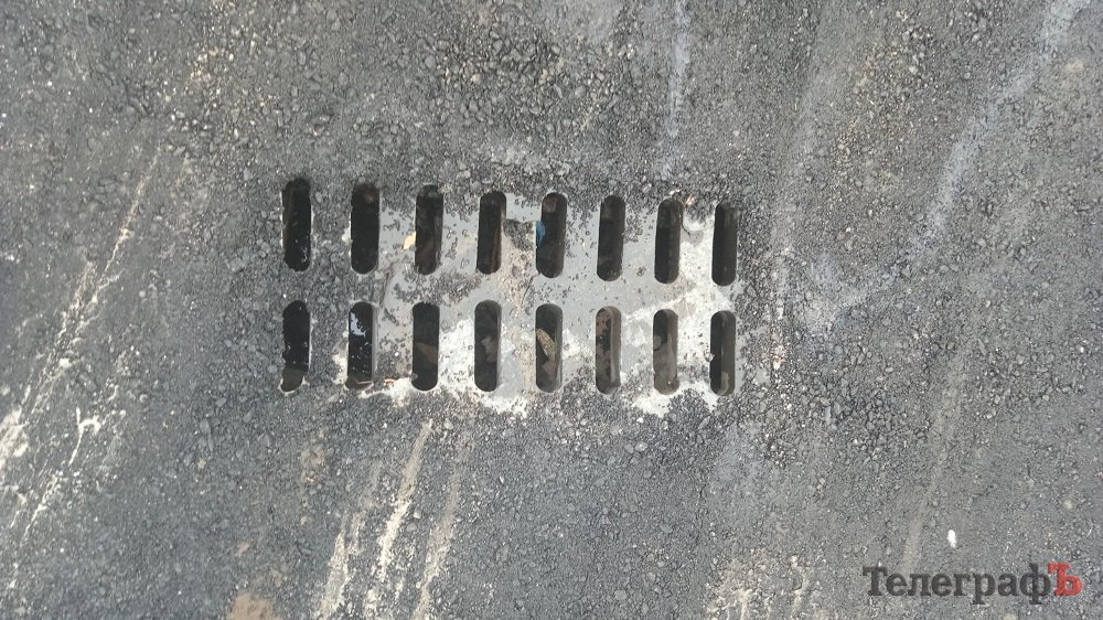 Пороблено в Кременчуці: заделывали яму и сломали новую ливнёвку Пороблено в Кременчуці: заделывали яму и сломали новую ливнёвку