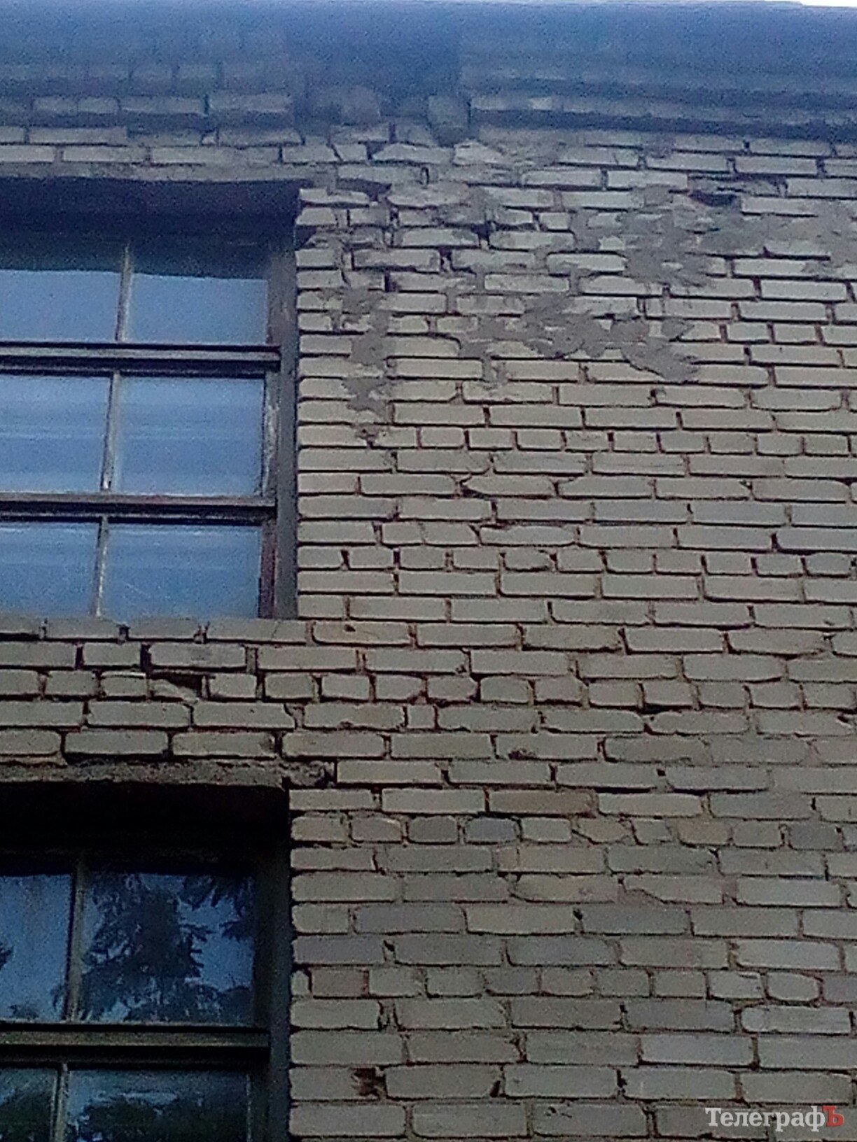 «Дом рассыпается! Кирпичи падают на головы!» – кременчужанка «Дом рассыпается! Кирпичи падают на головы!» – кременчужанка