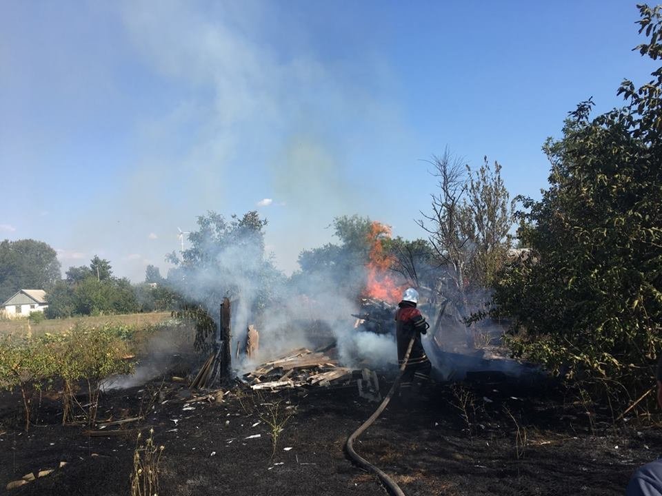 Невідомі спалили дровник під Кременчуком Невідомі спалили дровник під Кременчуком