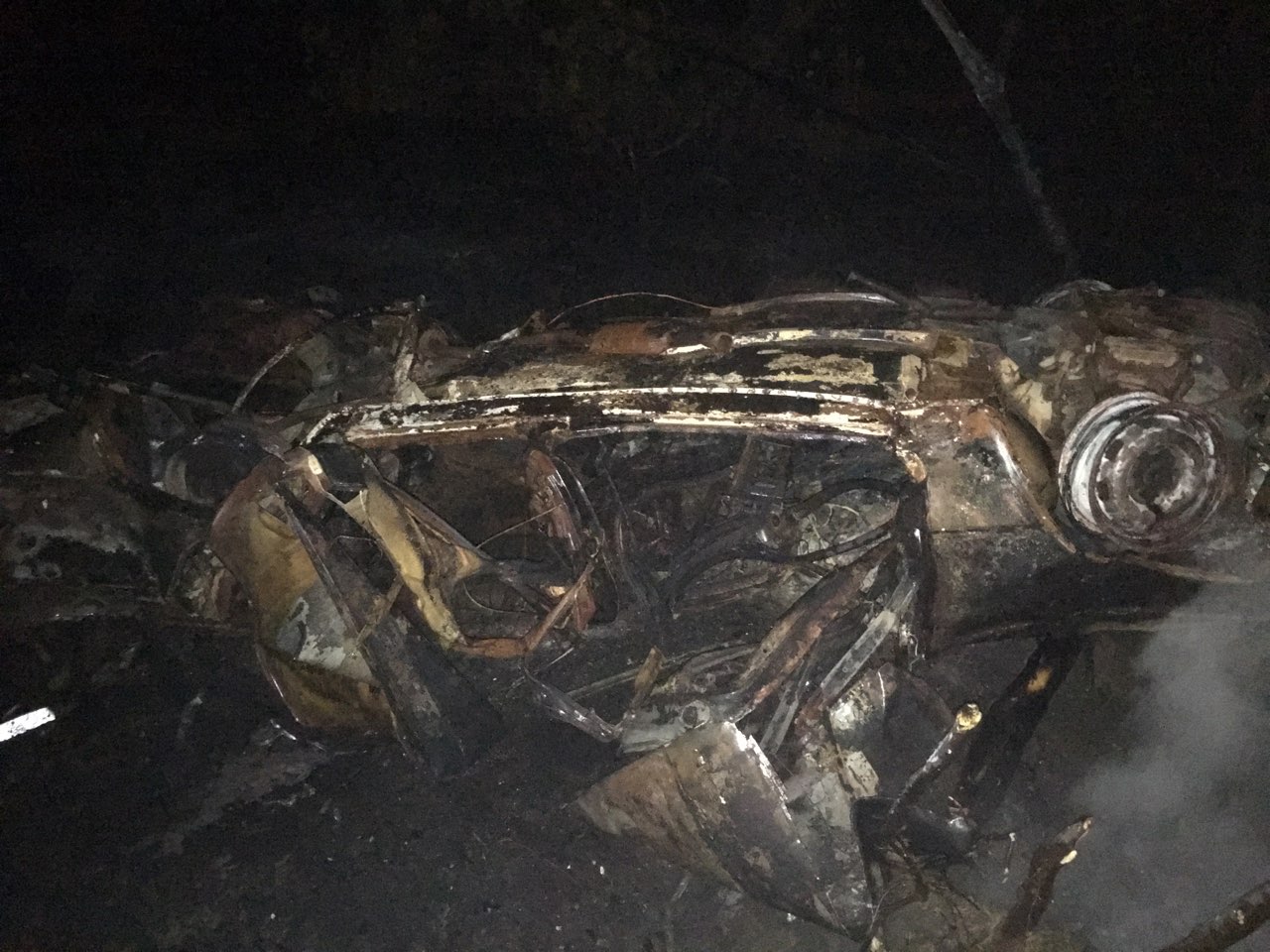 Под Кременчугом «ВАЗ» слетел в кювет и взорвался Под Кременчугом «ВАЗ» слетел в кювет и взорвался