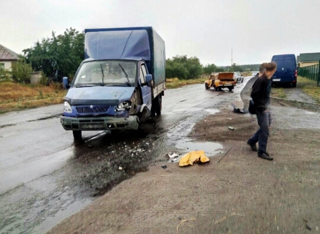 Под Кременчугом по дороге на Горишние Плавни столкнулись «Москвич» и «ГАЗель» Под Кременчугом по дороге на Горишние Плавни столкнулись «Москвич» и «ГАЗель»