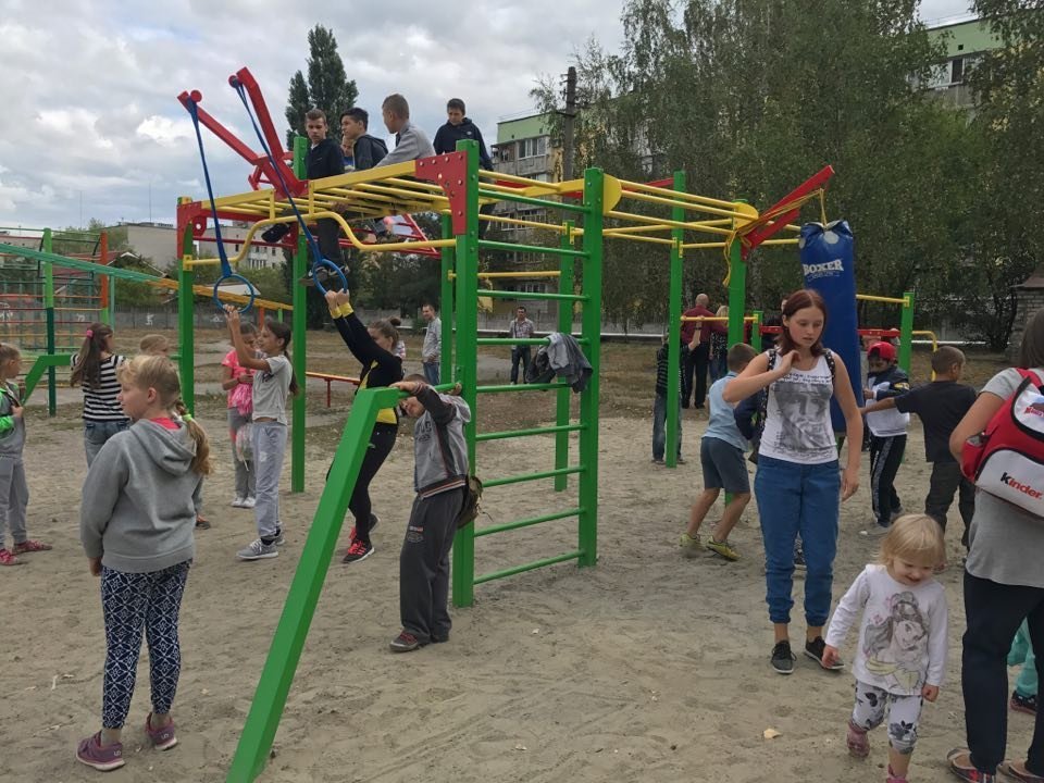 Малеча Кременчука протестувала новий майданчик для воркауту Малеча Кременчука протестувала новий майданчик для воркауту