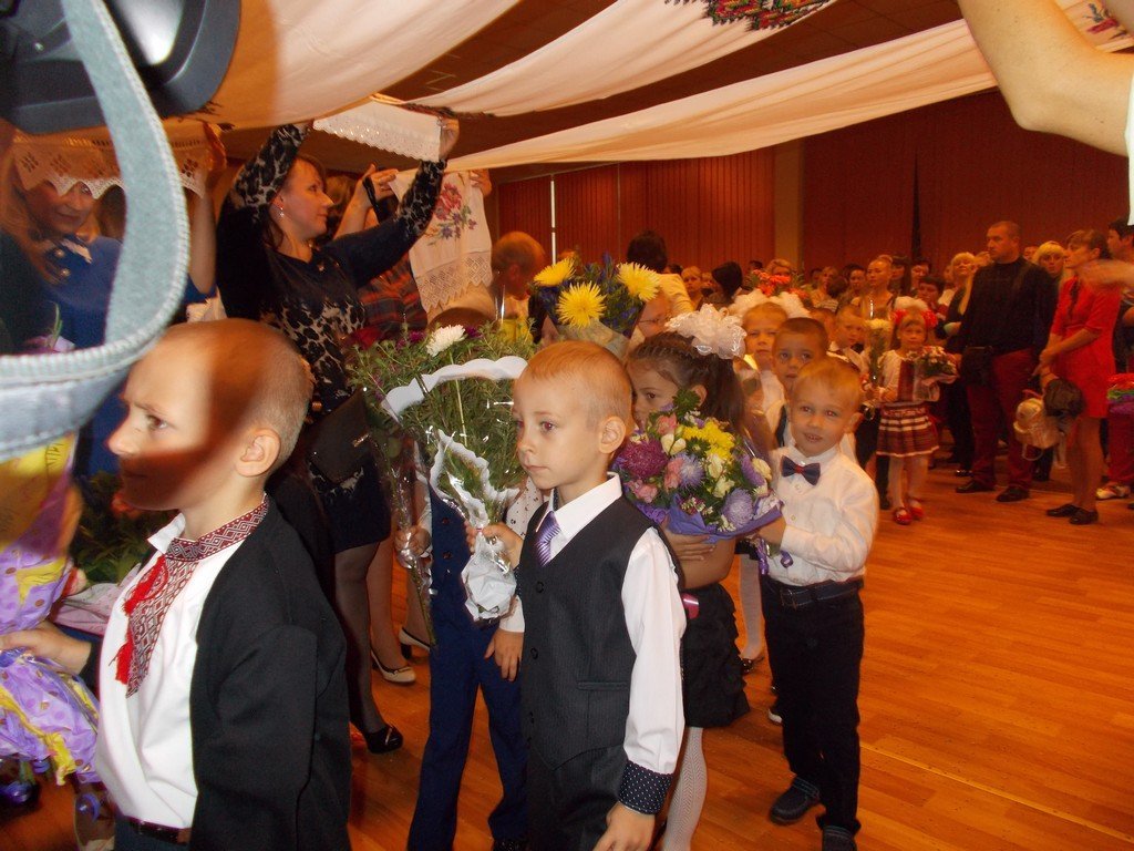 Первое сентября, первый класс, первый осенний дождь Первое сентября, первый класс, первый осенний дождь