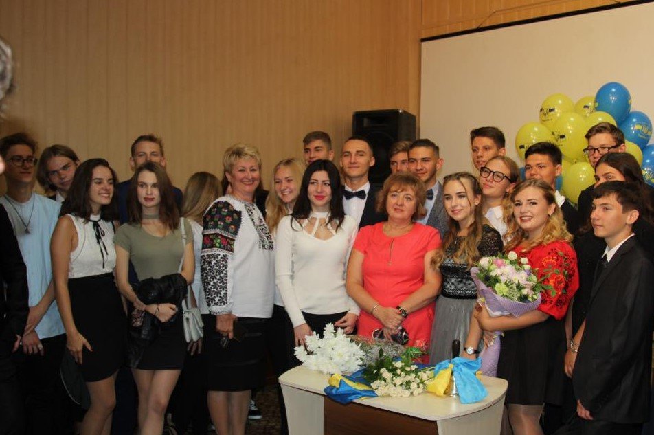 Первое сентября, первый класс, первый осенний дождь Первое сентября, первый класс, первый осенний дождь