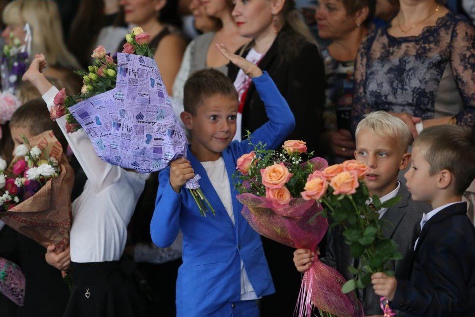 Первое сентября, первый класс, первый осенний дождь Первое сентября, первый класс, первый осенний дождь