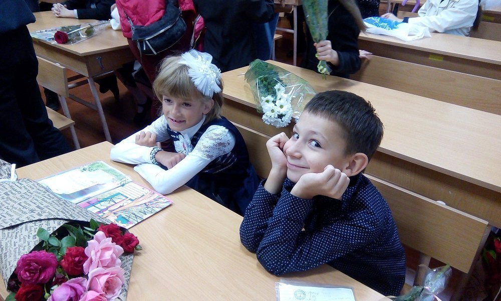 Первое сентября, первый класс, первый осенний дождь Первое сентября, первый класс, первый осенний дождь