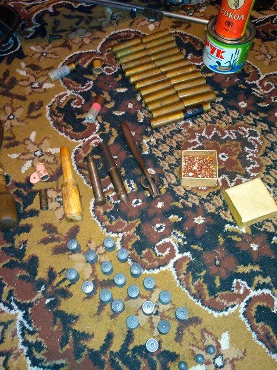 Весёлый охотник: у жителя Кременчугского района нашли наркотики и оружие Весёлый охотник: у жителя Кременчугского района нашли наркотики и оружие