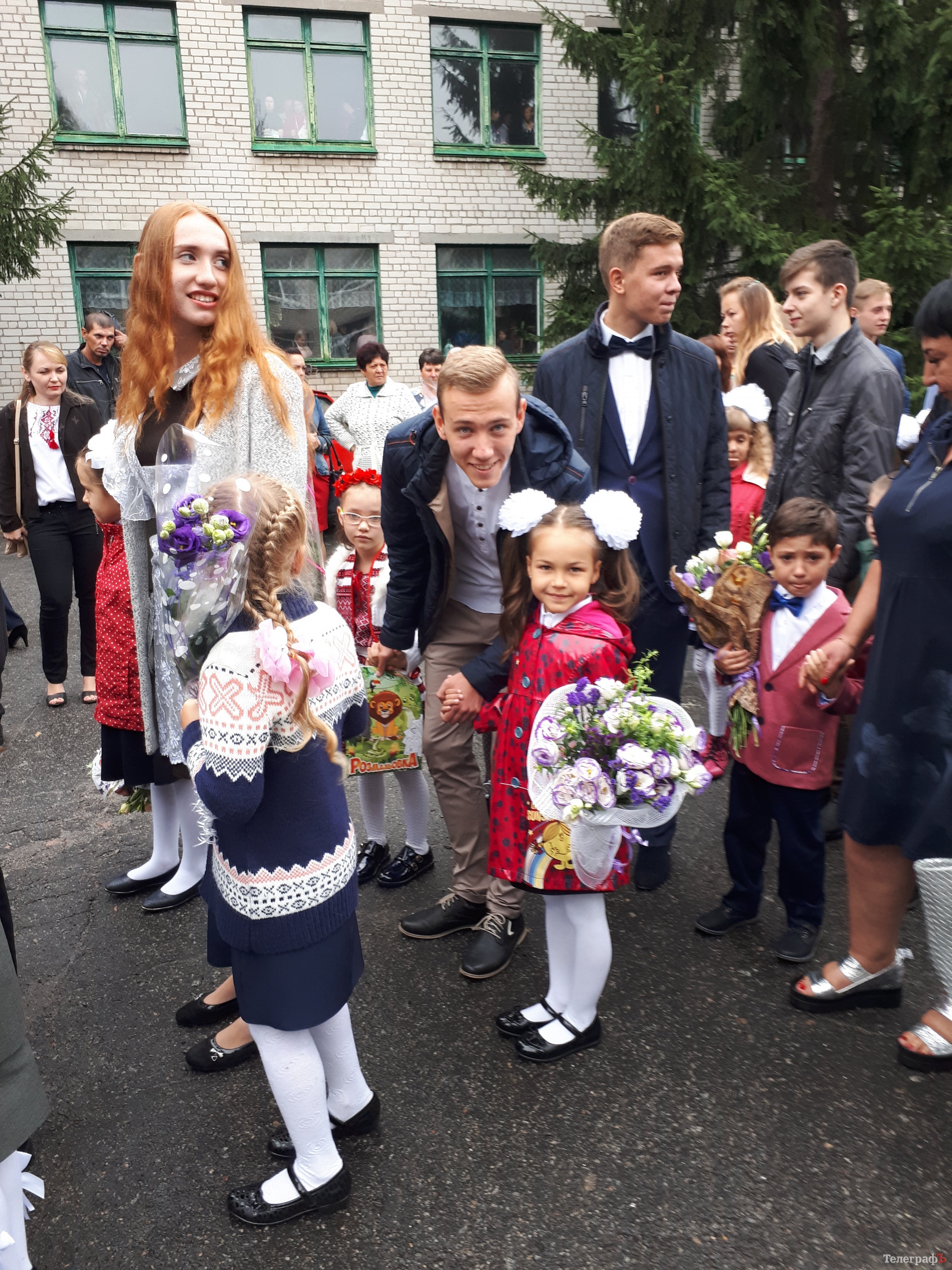 Первое сентября, первый класс, первый осенний дождь Первое сентября, первый класс, первый осенний дождь