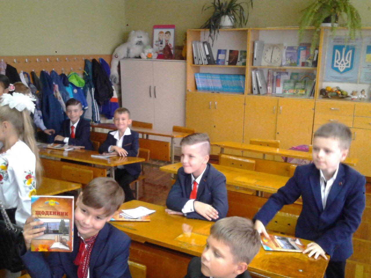 Первое сентября, первый класс, первый осенний дождь Первое сентября, первый класс, первый осенний дождь