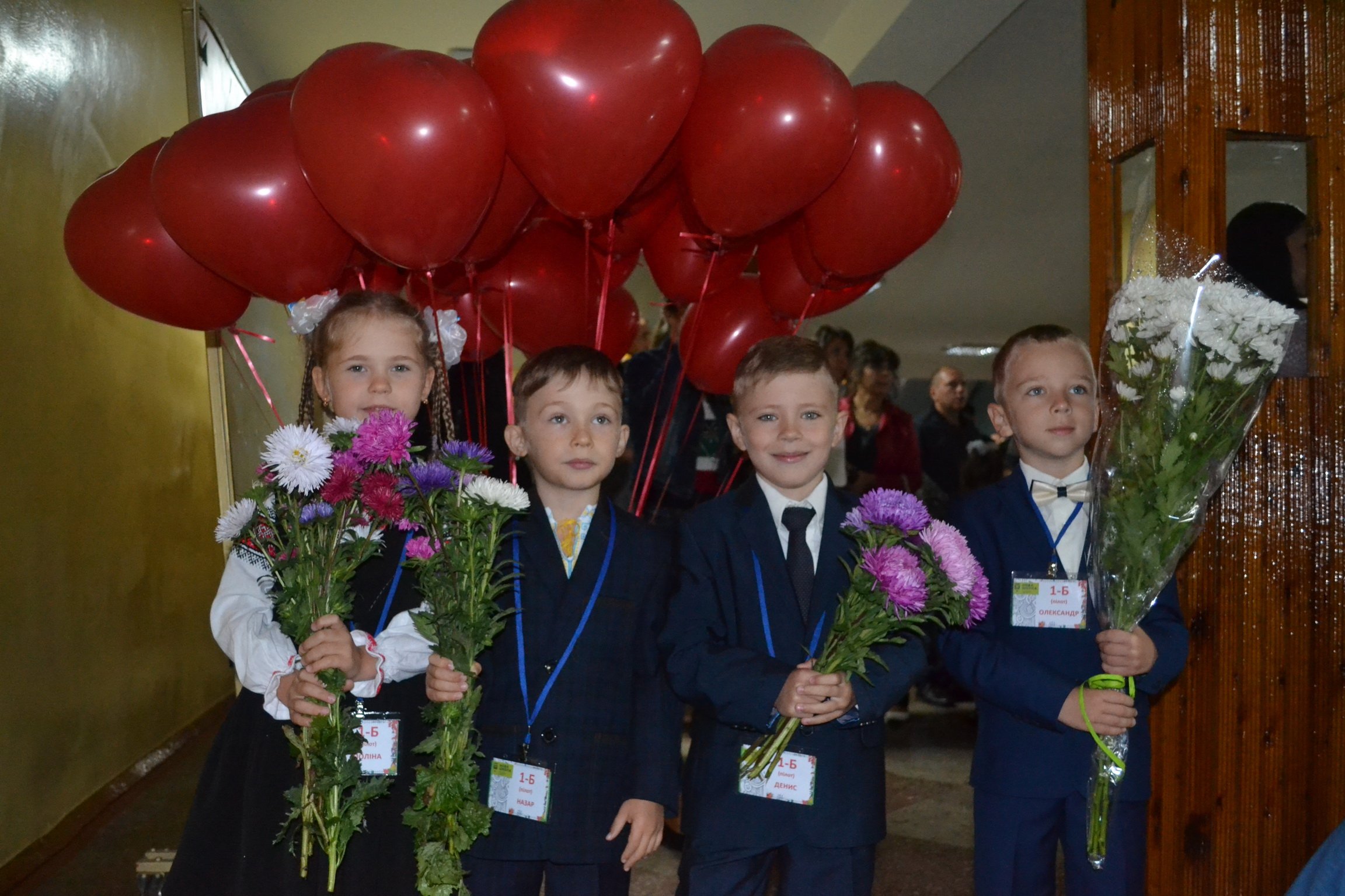 Первое сентября, первый класс, первый осенний дождь Первое сентября, первый класс, первый осенний дождь