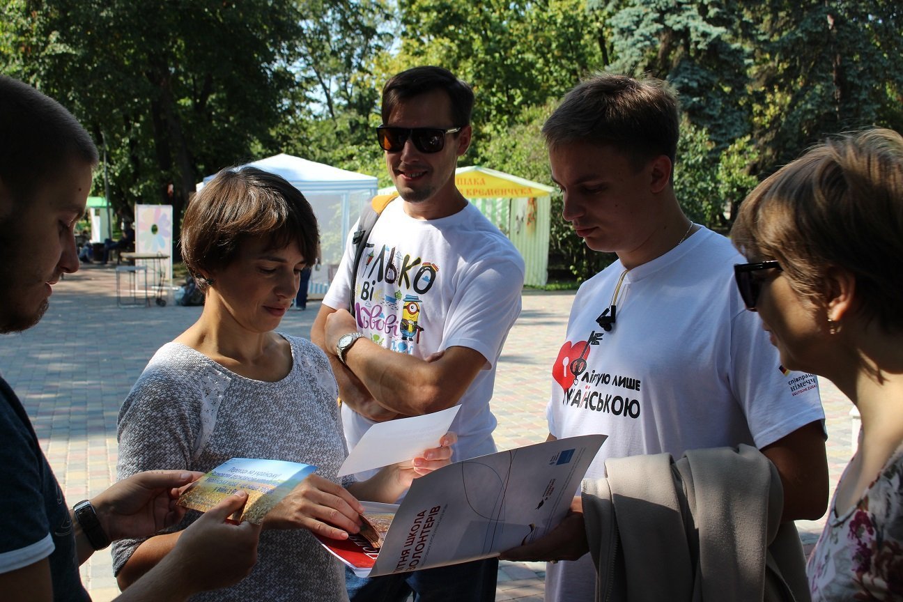 Кременчужан на фестивалі «ДеМед» пригощали конопляним коктейлем Кременчужан на фестивалі «ДеМед» пригощали конопляним коктейлем