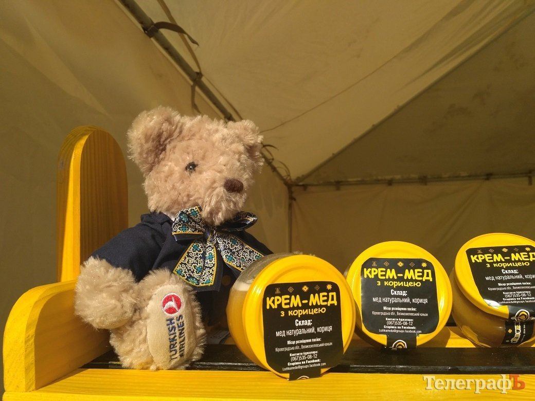 Кременчужан на фестивалі «ДеМед» пригощали конопляним коктейлем Кременчужан на фестивалі «ДеМед» пригощали конопляним коктейлем