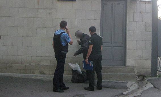 В Полтаве бездомный обедал с гранатой возле жилого дома В Полтаве бездомный обедал с гранатой возле жилого дома