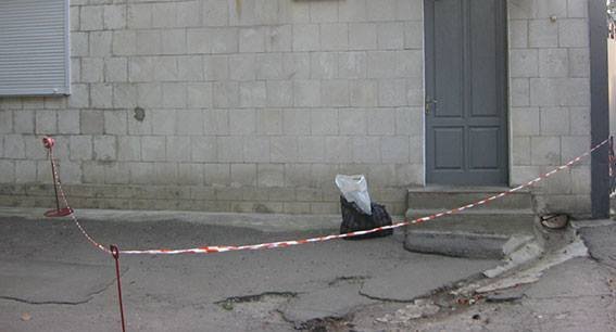 В Полтаве бездомный обедал с гранатой возле жилого дома В Полтаве бездомный обедал с гранатой возле жилого дома