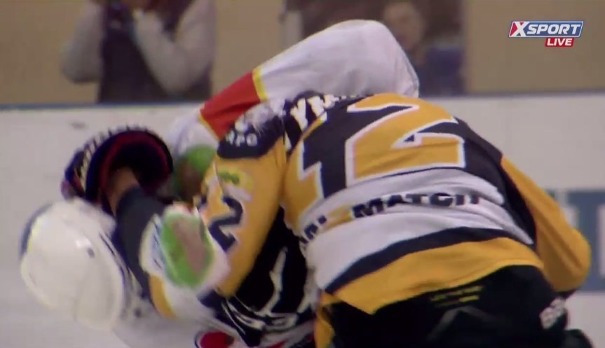 «Кременчук» поступився «Білому Барсу» на льоду і в кулачних боях «Кременчук» поступився «Білому Барсу» на льоду і в кулачних боях