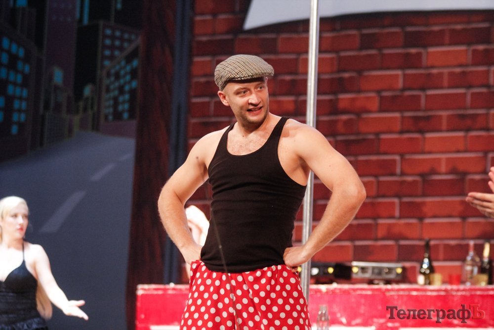 «Три минуты позора - зато при бабках», - кременчужанам показали мужской стриптиз в ГДК «Три минуты позора - зато при бабках», - кременчужанам показали мужской стриптиз в ГДК