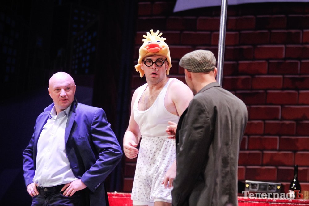 «Три минуты позора - зато при бабках», - кременчужанам показали мужской стриптиз в ГДК «Три минуты позора - зато при бабках», - кременчужанам показали мужской стриптиз в ГДК