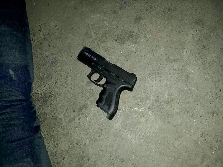 Полтавчанин устроил посреди города стрельбу из окна машины Полтавчанин устроил посреди города стрельбу из окна машины