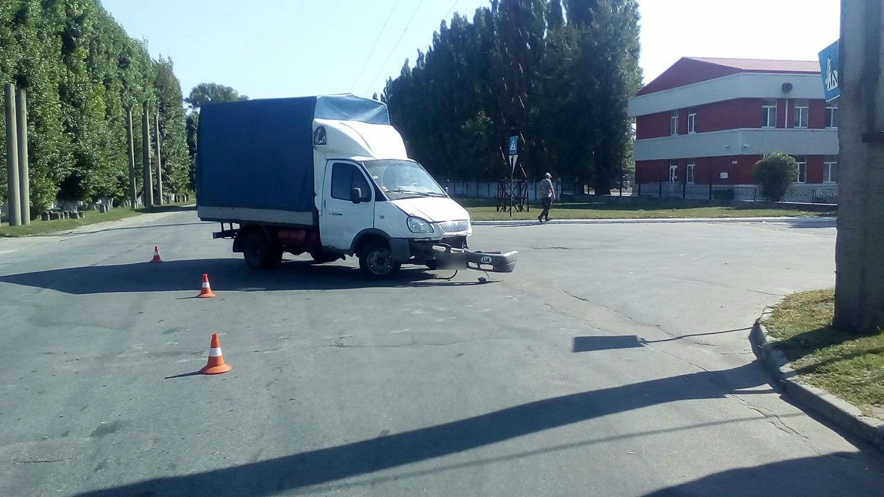 В Кременчуге после столкновения с ГАЗелью Toyota «улетела» в дерево В Кременчуге после столкновения с ГАЗелью Toyota «улетела» в дерево