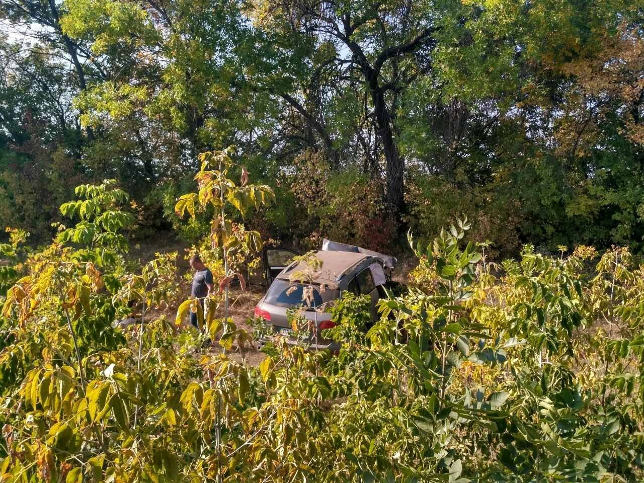 По дороге на Александрию в лобовую столкнулись Volkswagen и BMW По дороге на Александрию в лобовую столкнулись Volkswagen и BMW