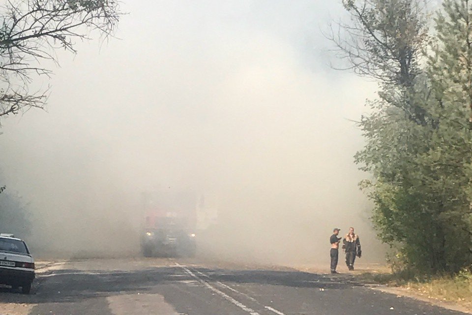 В Кременчуге в районе Малой Кохновки горит лес: на Горишние Плавни перекрыли дорогу В Кременчуге в районе Малой Кохновки горит лес: на Горишние Плавни перекрыли дорогу