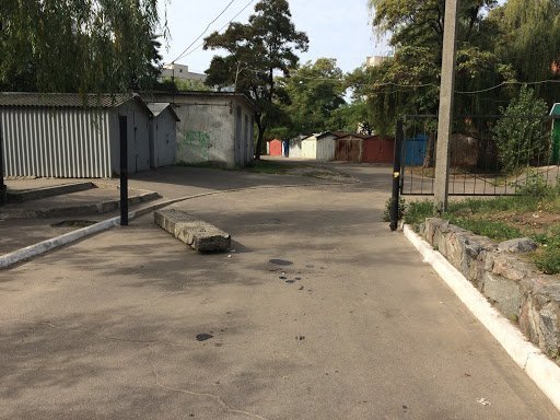 Непобедимые: в Кременчуге стали появляться снова самовольные «шлагбаумы» во дворах Непобедимые: в Кременчуге стали появляться снова самовольные «шлагбаумы» во дворах