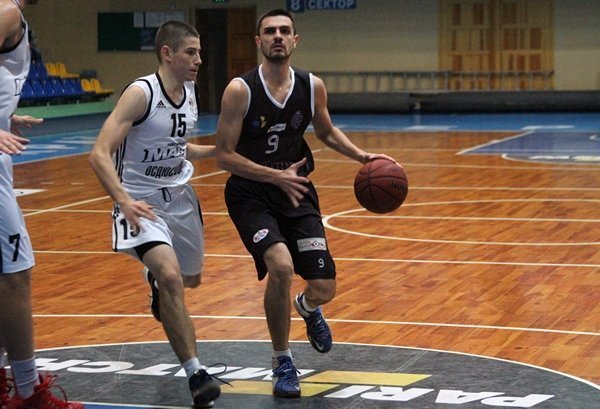 «Кремінь» перемагає «Черкаських мавп» та очолює турнірну таблицю «Кремінь» перемагає «Черкаських мавп» та очолює турнірну таблицю