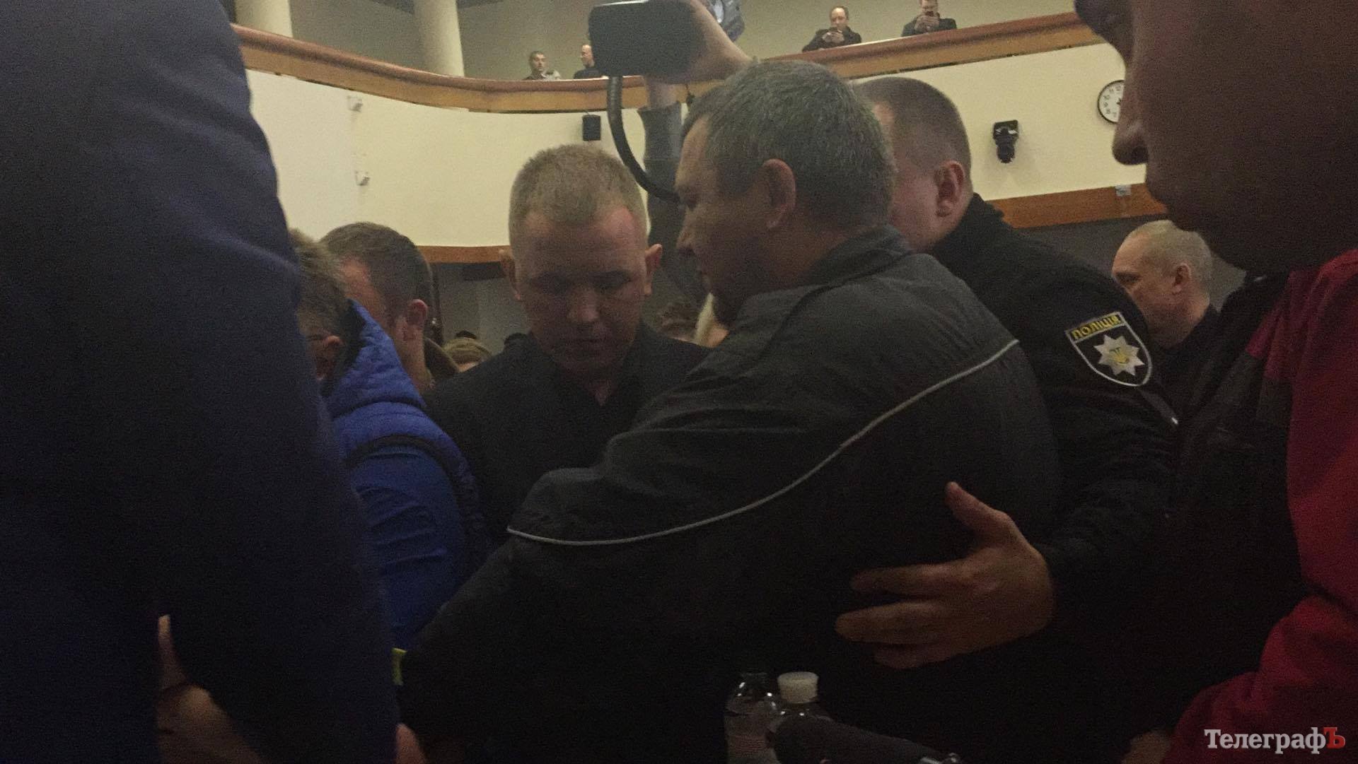 Сессия Кременчугского горсовета 12 октября: новые тарифы на тепло, Алитус, платные услуги в больницах Сессия Кременчугского горсовета 12 октября: новые тарифы на тепло, Алитус, платные услуги в больницах