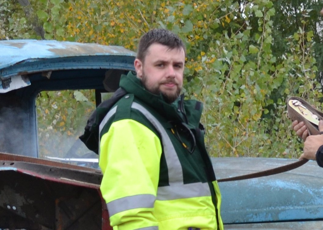 Кременчуцькі рятувальники деблокували британця з понівеченого «Москвича» Кременчуцькі рятувальники деблокували британця з понівеченого «Москвича»