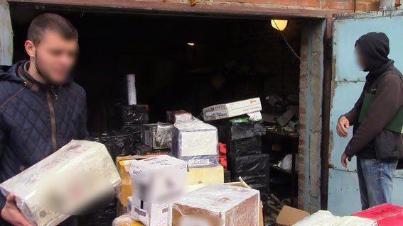 На Полтавщине изъяли более 500 бутылок «элитного» фальсификата На Полтавщине изъяли более 500 бутылок «элитного» фальсификата