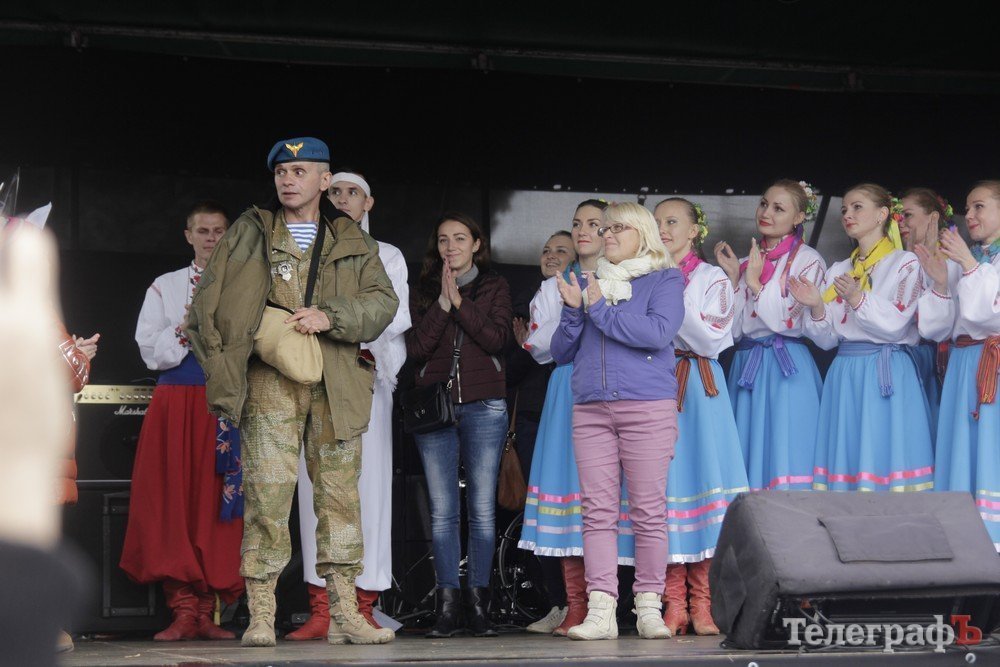 «Мені на фронті не так було страшно як сьогодні...»: пораненого бійця АТО розчулило привітання вихованців «Мені на фронті не так було страшно як сьогодні...»: пораненого бійця АТО розчулило привітання вихованців