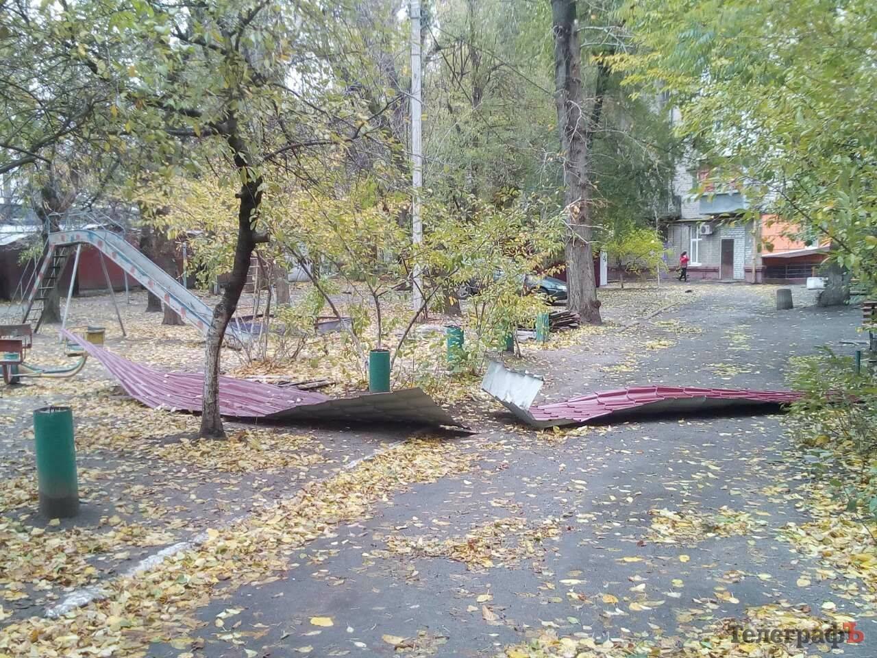 В доме на проспекте Свободы № 47 в Кременчуге опять сносит крышу В доме на проспекте Свободы № 47 в Кременчуге опять сносит крышу