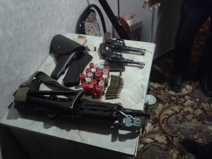 Карты, деньги, два мента: на Полтавщине полицейский с подельниками торговали оружием Карты, деньги, два мента: на Полтавщине полицейский с подельниками торговали оружием