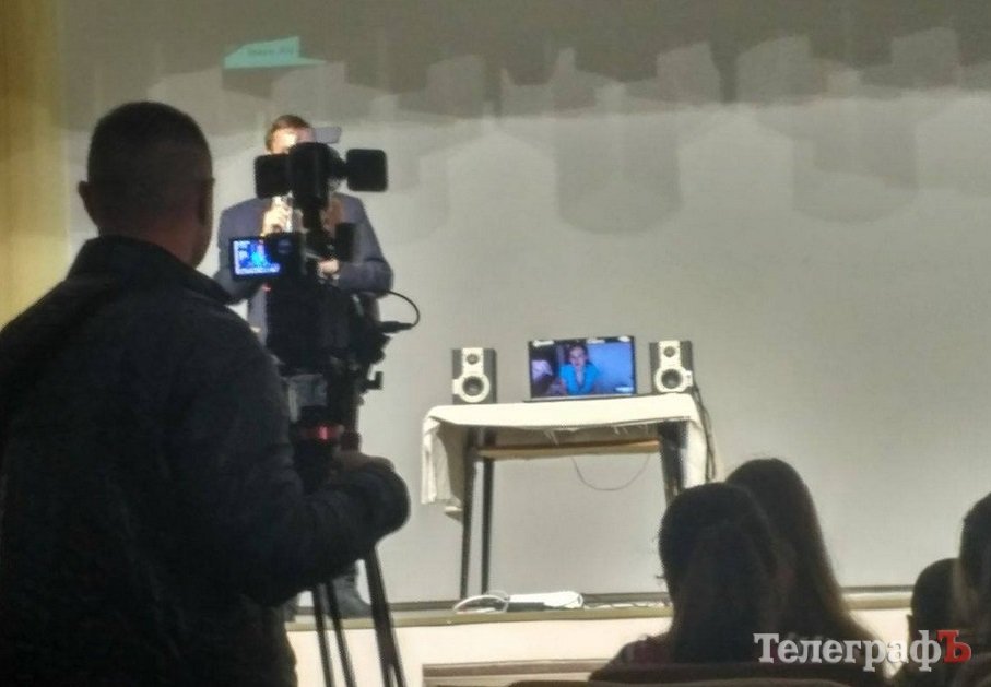 «Єдина сумка, куди можна було покласти речі, я у першу чергу взяв вишиванку», - переселенець з Луганська «Єдина сумка, куди можна було покласти речі, я у першу чергу взяв вишиванку», - переселенець з Луганська