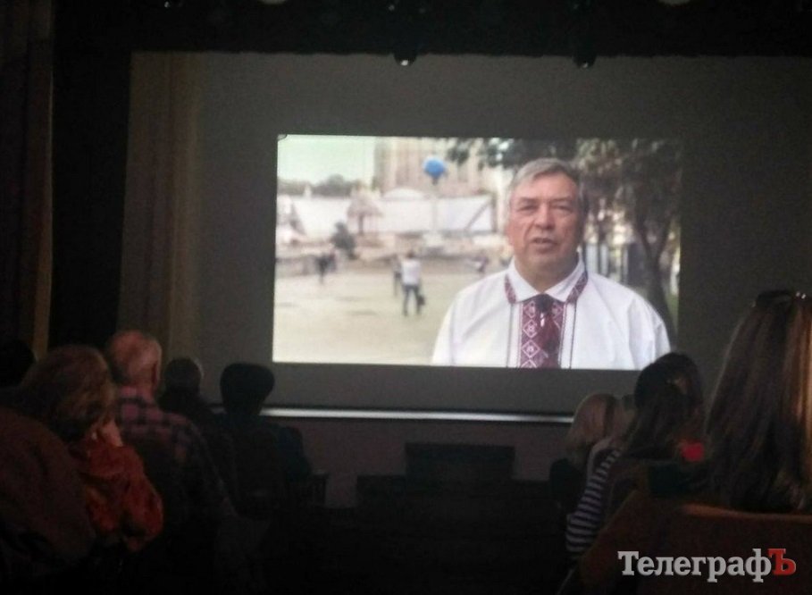 «Єдина сумка, куди можна було покласти речі, я у першу чергу взяв вишиванку», - переселенець з Луганська «Єдина сумка, куди можна було покласти речі, я у першу чергу взяв вишиванку», - переселенець з Луганська