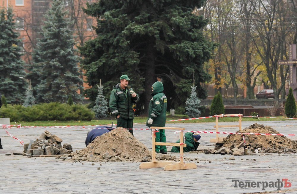Фотофакт: главная ёлочка Кременчуга во всей красе Фотофакт: главная ёлочка Кременчуга во всей красе