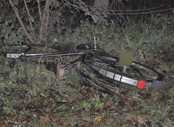 На Полтавщине ВАЗ сбил велосипедистку: девушка осталась без ноги На Полтавщине ВАЗ сбил велосипедистку: девушка осталась без ноги