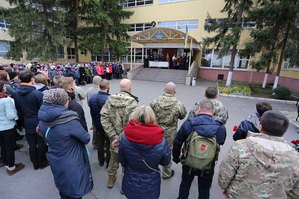 Кременчуцькому «кіборгу» Олегу Феню встановили меморіальну дошку Кременчуцькому «кіборгу» Олегу Феню встановили меморіальну дошку