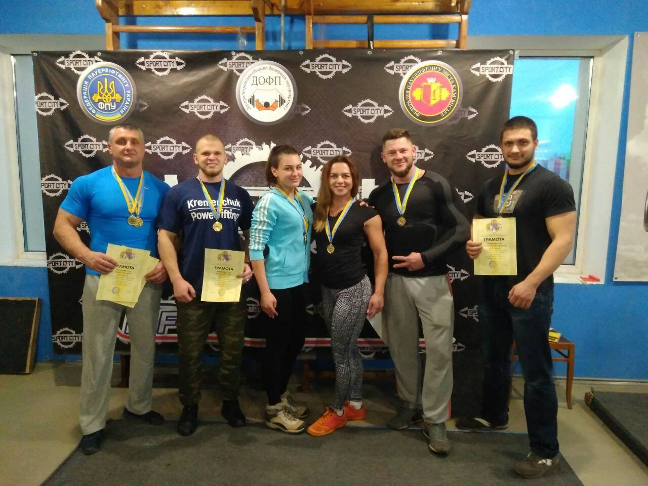 Богатирі та амазонки тягали залізо у Кременчуці Богатирі та амазонки тягали залізо у Кременчуці