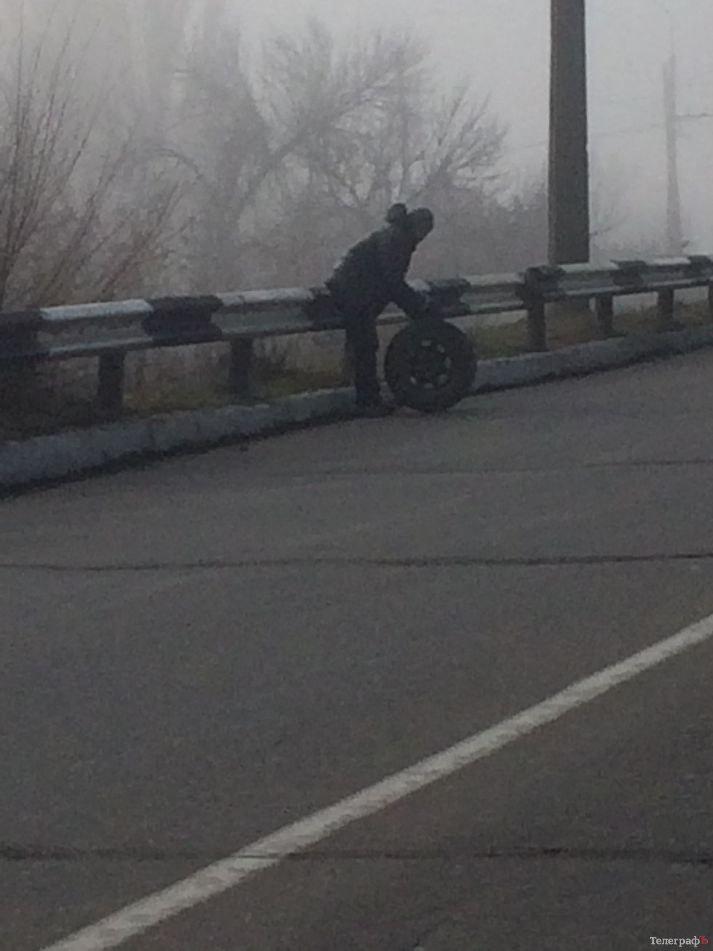 Фотофакт: в Кременчуге у маршрутки на ходу отвалилось колесо Фотофакт: в Кременчуге у маршрутки на ходу отвалилось колесо
