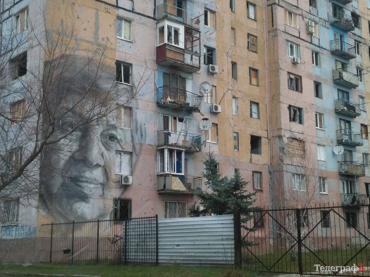 Гаряча промзона: як місцеві мешканці живуть пліч-о-пліч з військовими Гаряча промзона: як місцеві мешканці живуть пліч-о-пліч з військовими