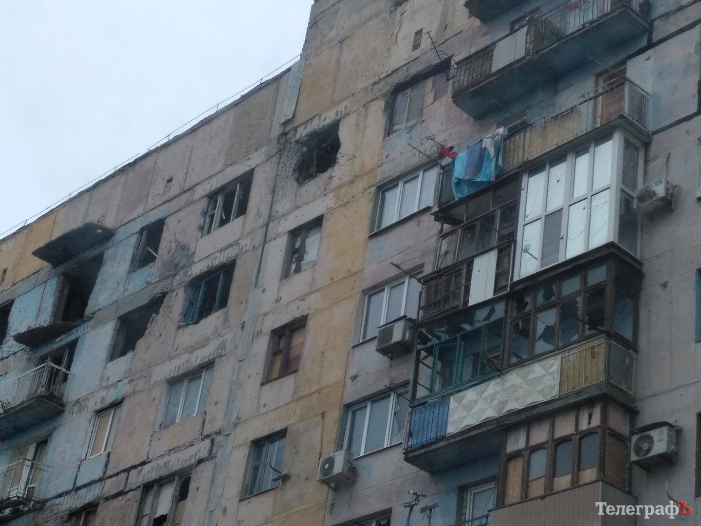 Гаряча промзона: як місцеві мешканці живуть пліч-о-пліч з військовими Гаряча промзона: як місцеві мешканці живуть пліч-о-пліч з військовими