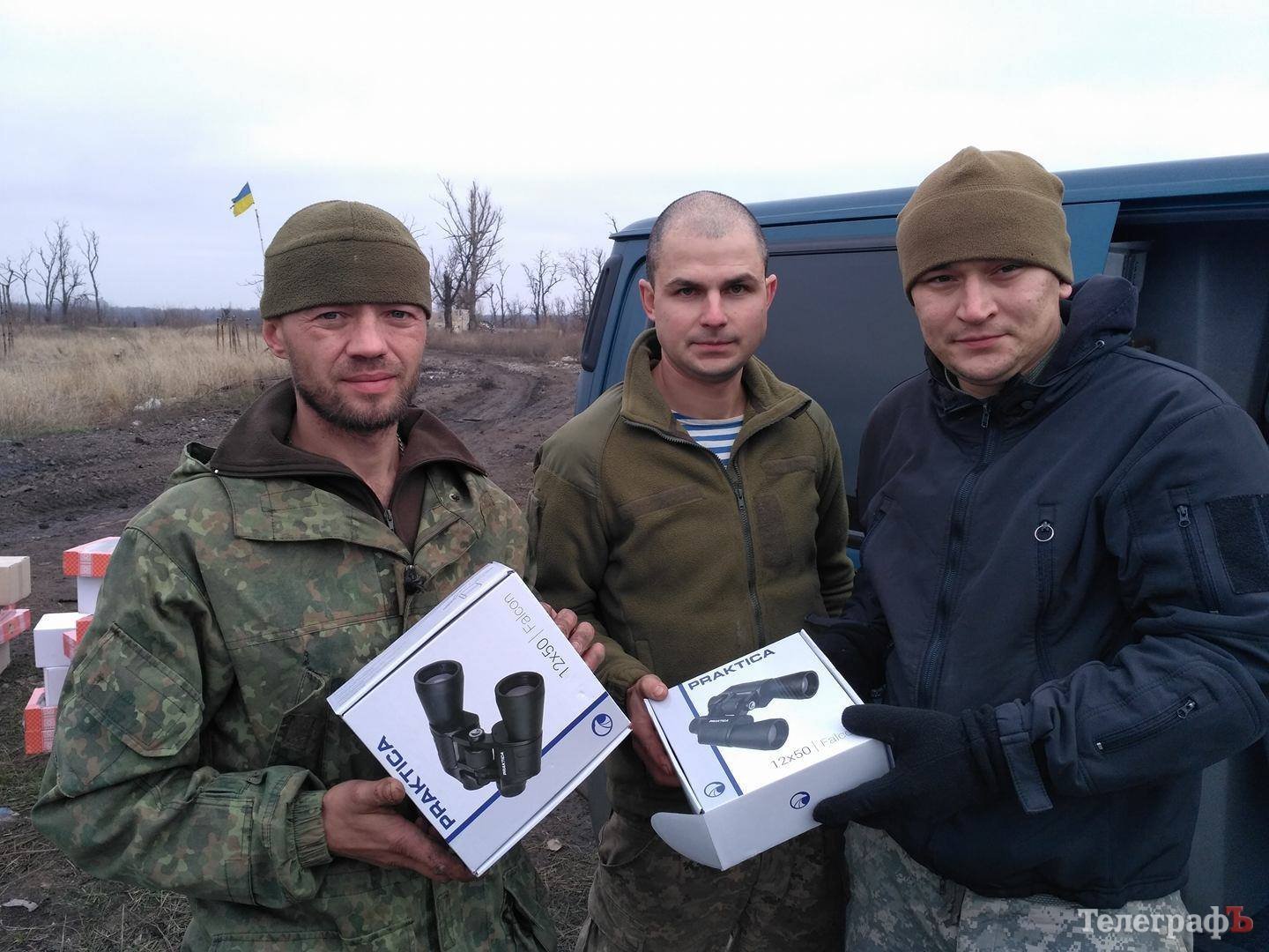 Гаряча промзона: як місцеві мешканці живуть пліч-о-пліч з військовими Гаряча промзона: як місцеві мешканці живуть пліч-о-пліч з військовими